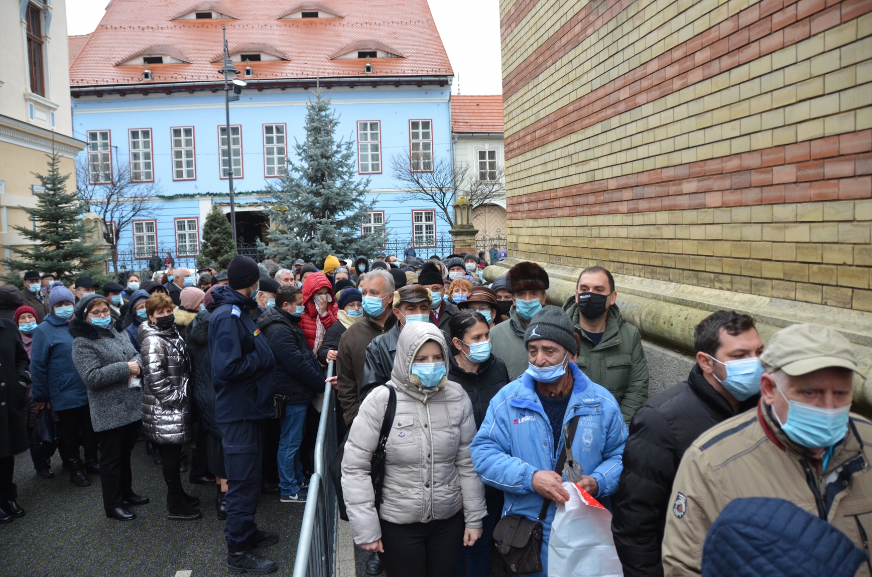 Sute de credincioși au luat Agheasmă la Sibiu