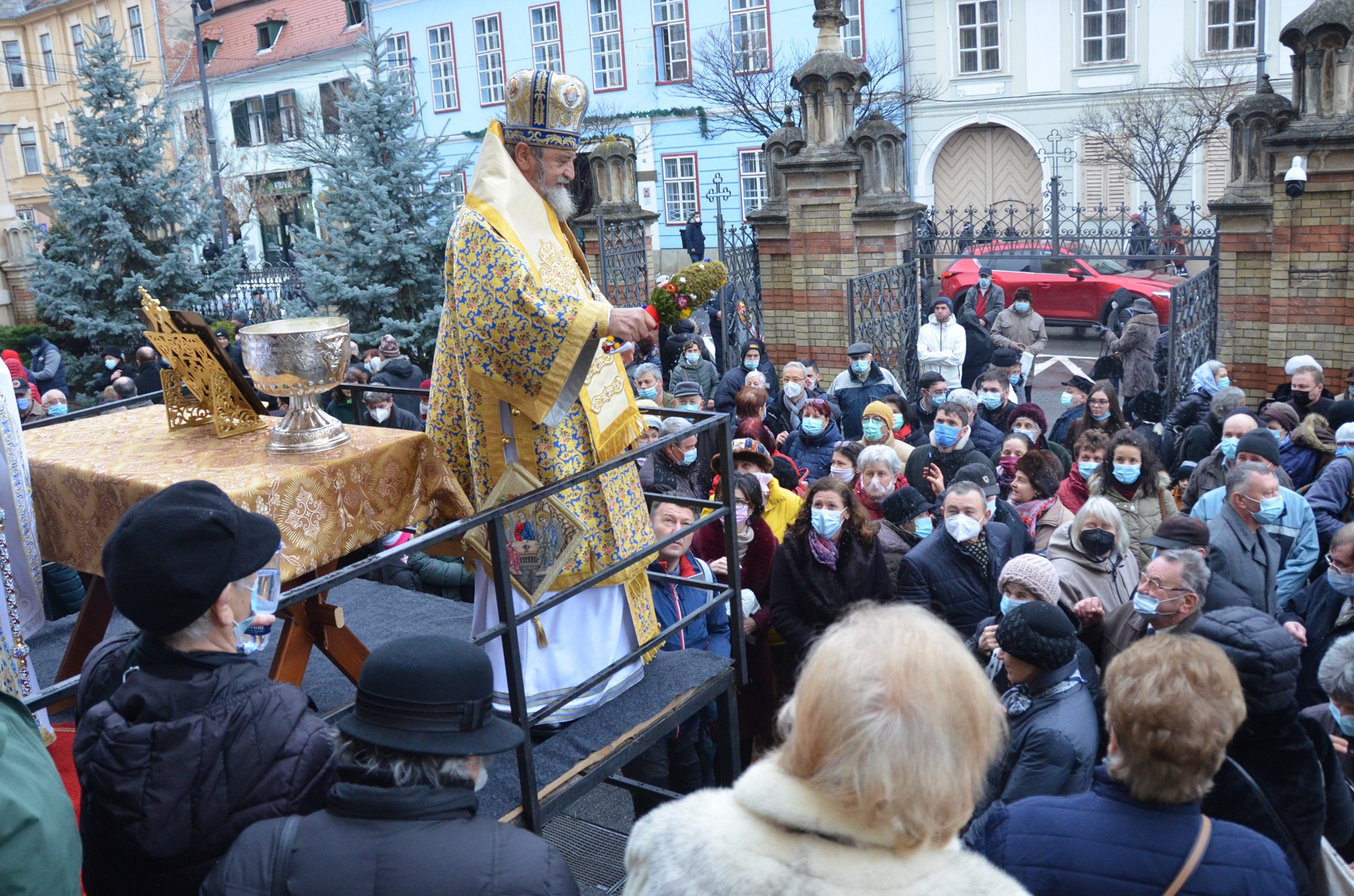 Sute de credincioși au luat Agheasmă la Sibiu